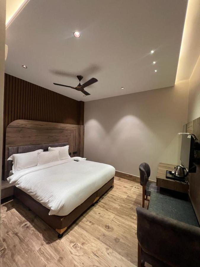Hotel Ventures Inn Amritsar Exteriör bild